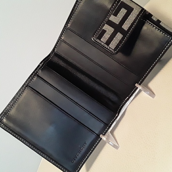 Auth GIVENCHY Compact Bi-Fold Wallet, Black/Gray - Picture 6 of 17